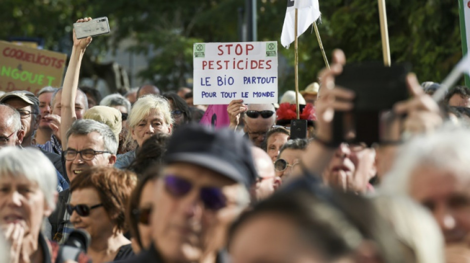 "Etat hypocrite": des agriculteurs d&eacute;fendent des mesures pour l'environnement