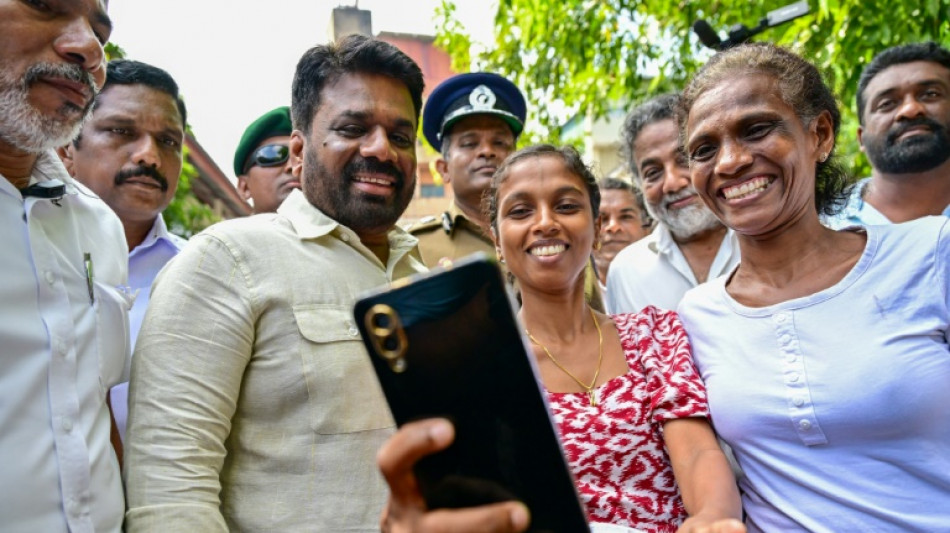 Sri Lanka vota en unas elecciones anticipadas, con el presidente izquierdista buscando afianzar una mayor&iacute;a