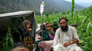 En Afghanistan, la pluie apr&egrave;s le s&eacute;isme pour les survivants