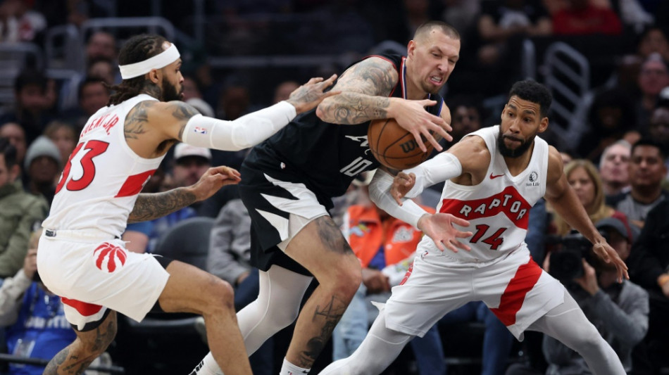 Theis schl&auml;gt Schr&ouml;der - erstes Triple-Double f&uuml;r "Wemby"