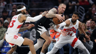 Theis schl&auml;gt Schr&ouml;der - erstes Triple-Double f&uuml;r "Wemby"