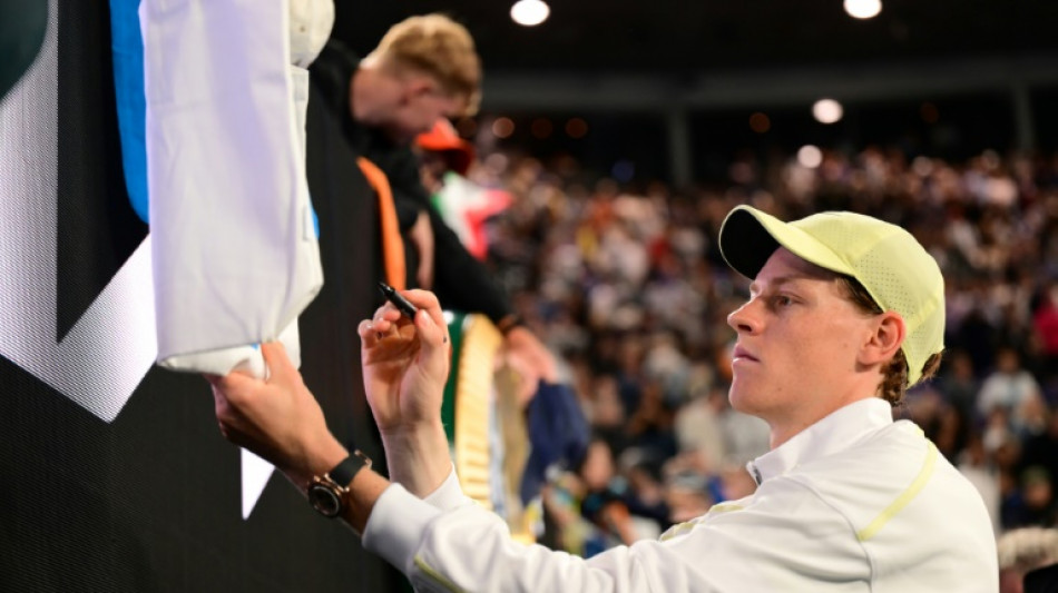 Sinner y Swiatek desfilan sin oposici&oacute;n hacia las semifinales en Australia