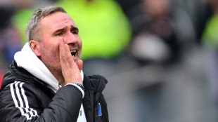 Weiter mit Walter - HSV h&auml;lt am Trainer fest