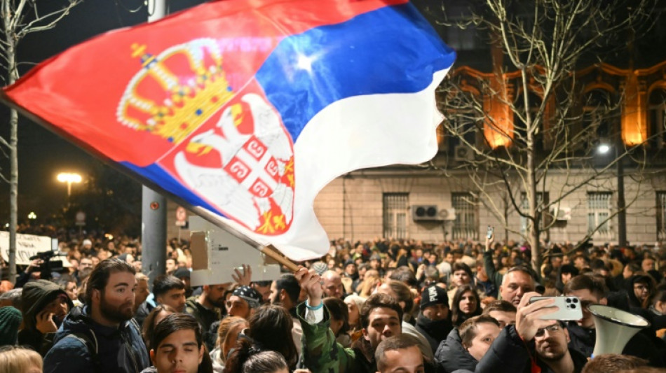 &Eacute;lections en Serbie: des "achats de voix" observ&eacute;s, l'opposition manifeste &agrave; Belgrade