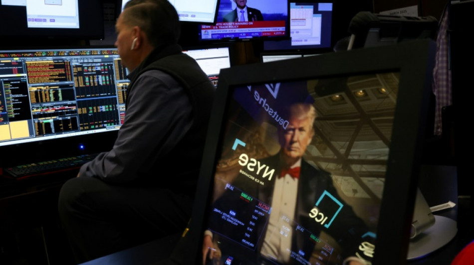 Wall Street toujours frein&eacute;e par les incertitudes sur les droits de douane