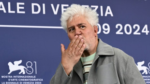 Almod&oacute;var medita sobre la vida y la muerte en su primer largometraje en ingl&eacute;s, "La habitaci&oacute;n de al lado"