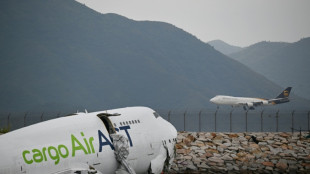 Dos muertos en Hong Kong cuando un avi&oacute;n se sale de la pista al aterrizar