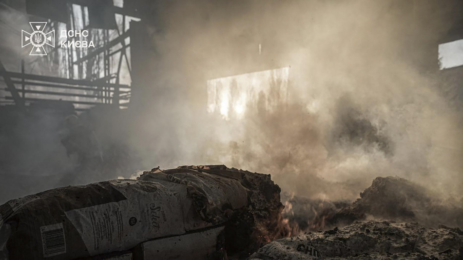 Due morti e 54 i feriti nel raid russo di stanotte su Kiev