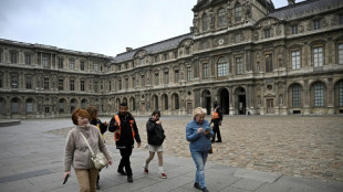 Louvre fecha galeria ao público por 'fragilidade' no edifício, anuncia o museu