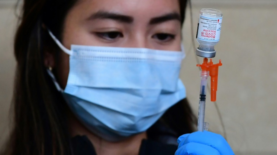 Covid: forte efficacit&eacute; des vaccins contre les cas graves d'Omicron, selon des donn&eacute;es am&eacute;ricaines