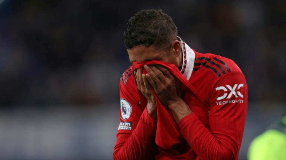 Foot: Varane ne rejouera pas avant le Mondial avec Manchester United, dit son entra&icirc;neur