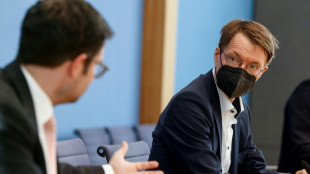 Lauterbach rechnet mit R&uuml;ckkehr von regionalen Maskenpflichten im Oktober