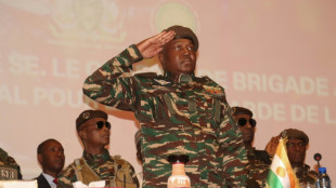 Junta militar do N&iacute;ger liberta ministros de governo deposto