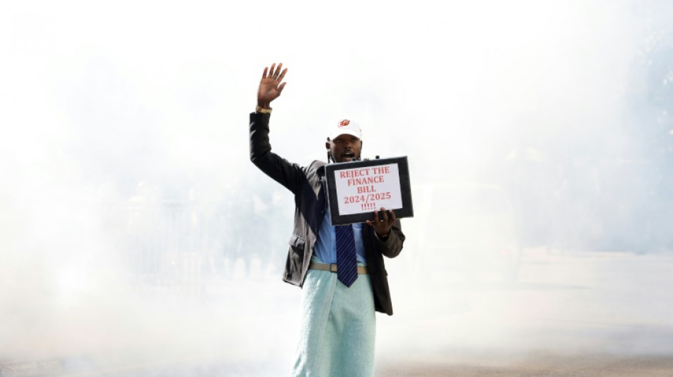 Manifesta&ccedil;&otilde;es antigoverno no Qu&ecirc;nia deixam ao menos 5 mortos