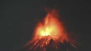 Casi un millar de evacuados en Guatemala por erupci&oacute;n del volc&aacute;n de Fuego