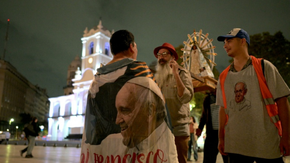 Vigilia en Argentina a la espera de la misa para despedir al papa Francisco