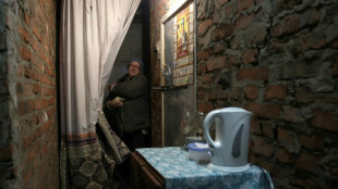 Pr&egrave;s du front, un nouvel hiver en sous-sol pour des retrait&eacute;es ukrainiennes