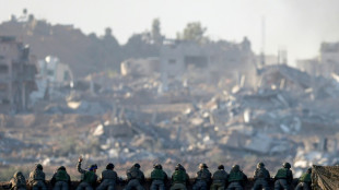 Israel bombardeia Gaza e afirma que Hamas est&aacute; perto da 'dissolu&ccedil;&atilde;o'