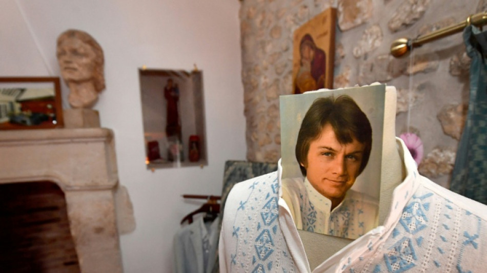 Enchères au poil pour des cheveux de Cloclo et Johnny Hallyday