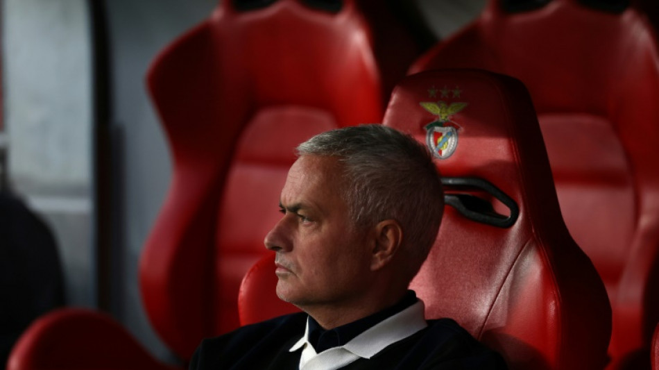 Benfica vence Fenerbah&ccedil;e (1-0) e garante vaga na fase de liga da Champions