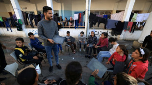 A Gaza, professeur d&eacute;plac&eacute;, &eacute;cole d&eacute;localis&eacute;e mais &eacute;l&egrave;ves appliqu&eacute;s