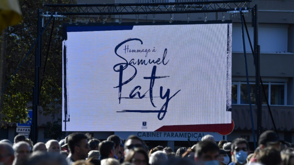 Minute de silence  dans les coll&egrave;ges et lyc&eacute;es pour Samuel Paty et Dominique Bernard