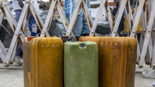 Sube a 98 el balance de muertos por la explosi&oacute;n de un cami&oacute;n cisterna en Nigeria