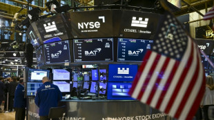Wall Street en net recul, lest&eacute;e par des r&eacute;sultats d'entreprise
