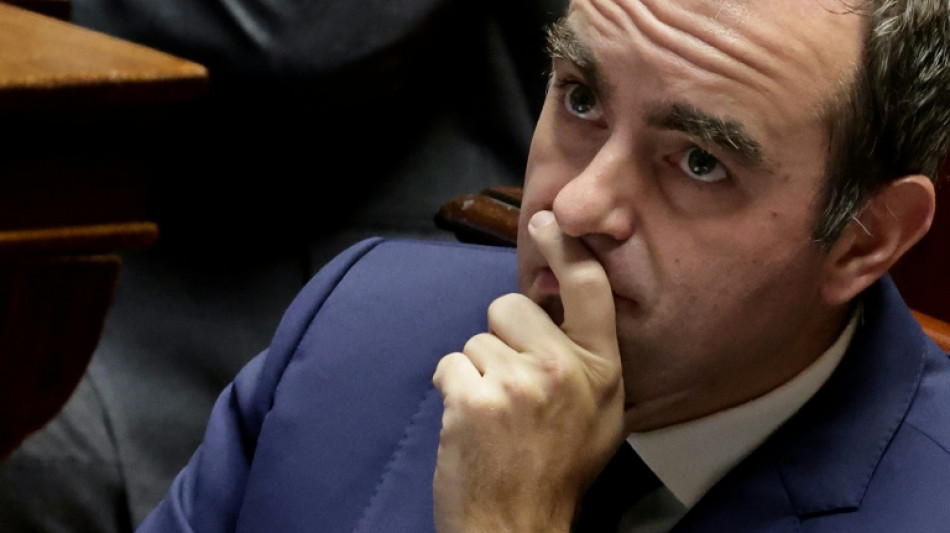 El primer ministro francés escapa por poco a la censura
