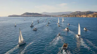 Decenas de embarcaciones navegan hacia Ceuta en una convocatoria ciudadana de apoyo