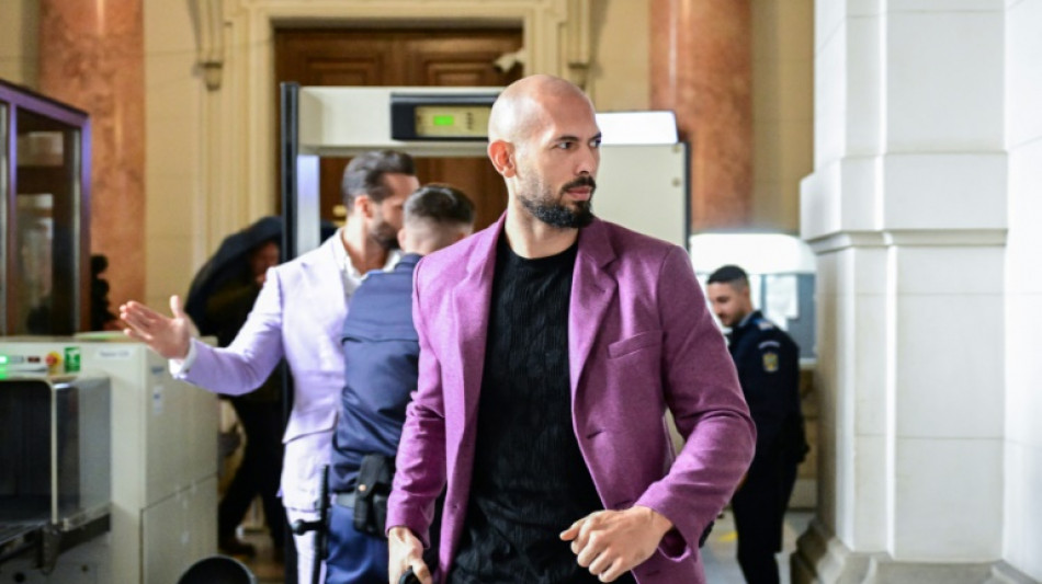 L'influenceur masculiniste Andrew Tate a quitt&eacute; la Roumanie, direction les Etats-Unis