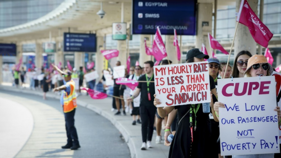 Comiss&aacute;rios de bordo da Air Canada desafiam decis&atilde;o judicial e seguem em greve
