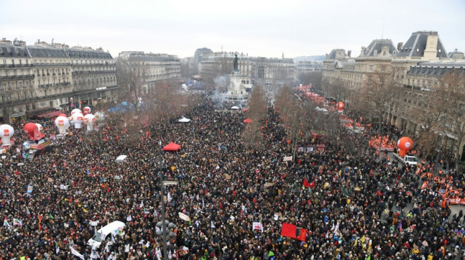 Retraites: apr&egrave;s une mobilisation record, les syndicats annoncent deux nouvelles dates