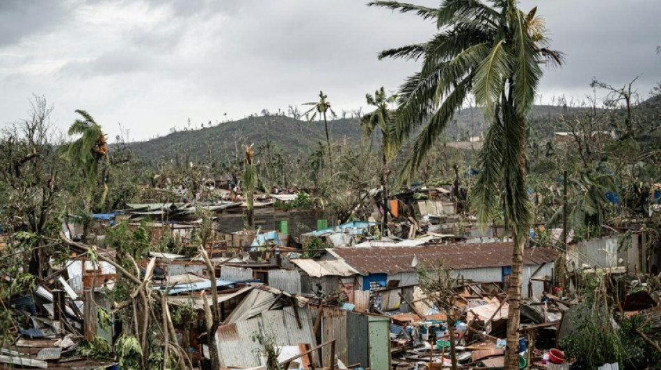 Francia impondr&aacute; un toque de queda nocturno en la "devastada" Mayotte