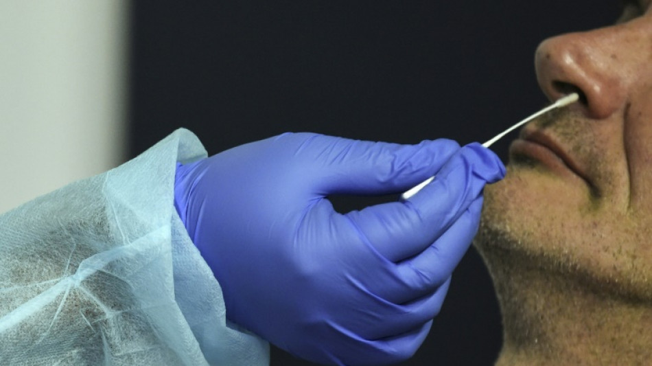 Covid: l&eacute;ger rebond des tests, nette reprise des cas