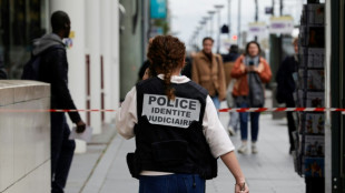 La polic&iacute;a dispara a una mujer que profer&iacute;a "amenazas" en una estaci&oacute;n en Par&iacute;s