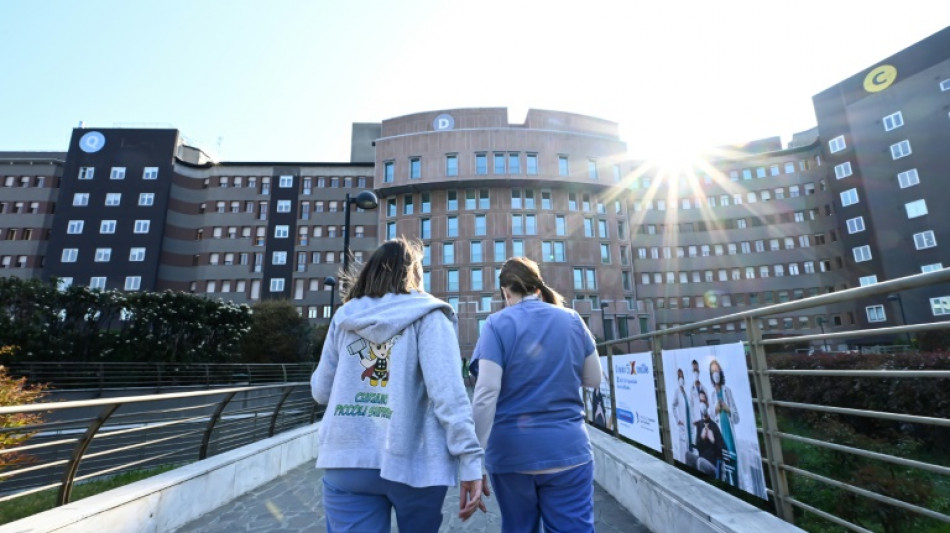 Italie: Berlusconi hospitalis&eacute; pour des examens de contr&ocirc;le