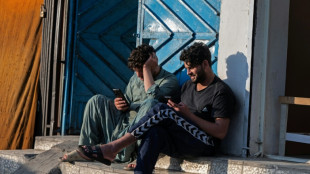 Afeganist&atilde;o restringe acesso a redes sociais em celulares