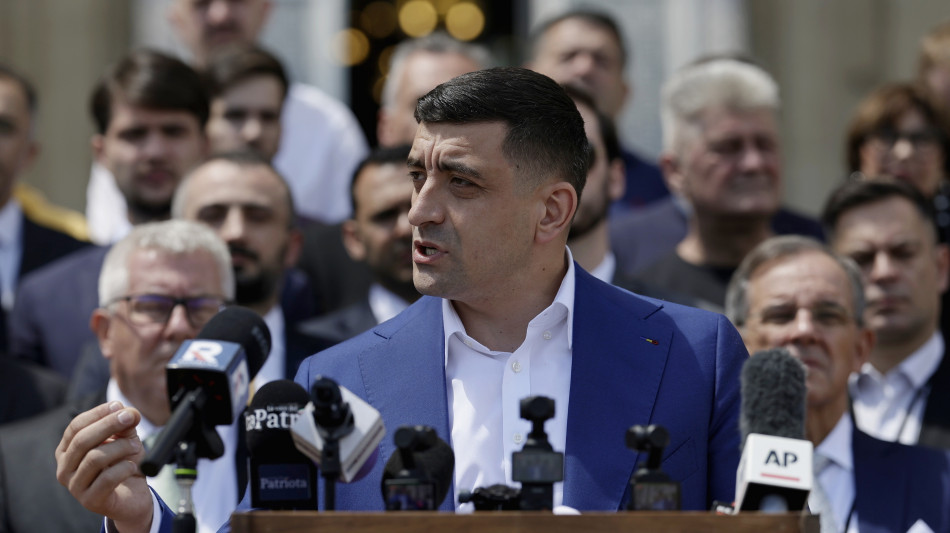 Romania, Simion rivendica la vittoria, 'sono presidente'
