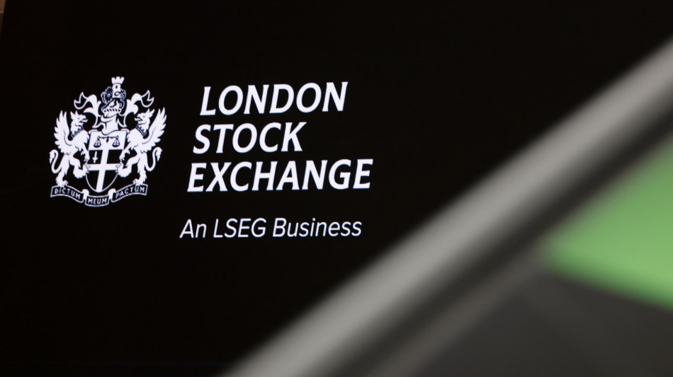 Borsa: l'Europa chiude in rialzo, Francoforte +0,94%, Parigi +0,43%