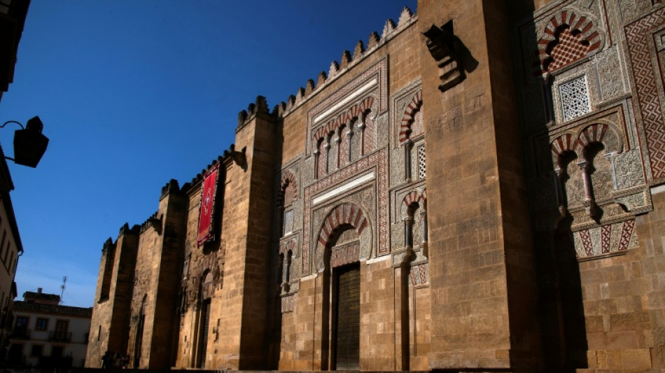 Mesquita-catedral de C&oacute;rdoba, na Espanha, reabre ap&oacute;s inc&ecirc;ndio