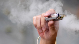 Prima e-cig sotto i 13 anni e allarme per bustine di nicotina sul web