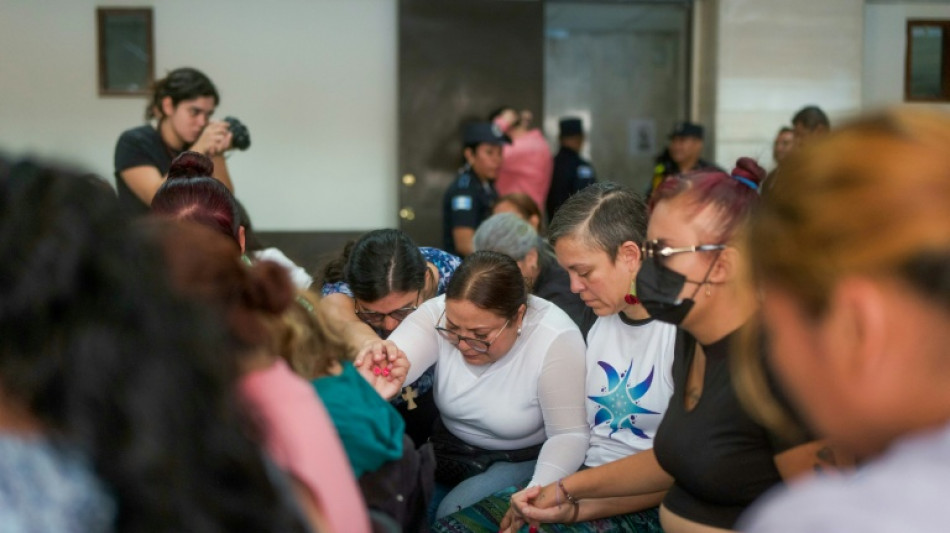 Condenan a seis exfuncionarios por muerte de 41 niñas en incendio de 2017 en Guatemala