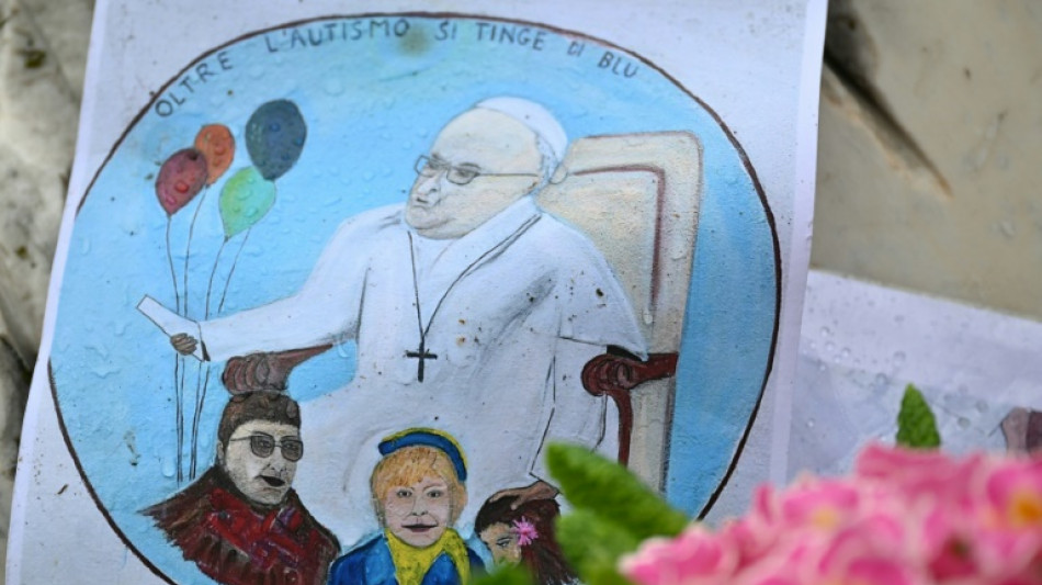 El papa Francisco, que sigue en estado "cr&iacute;tico", pas&oacute; "una noche tranquila"