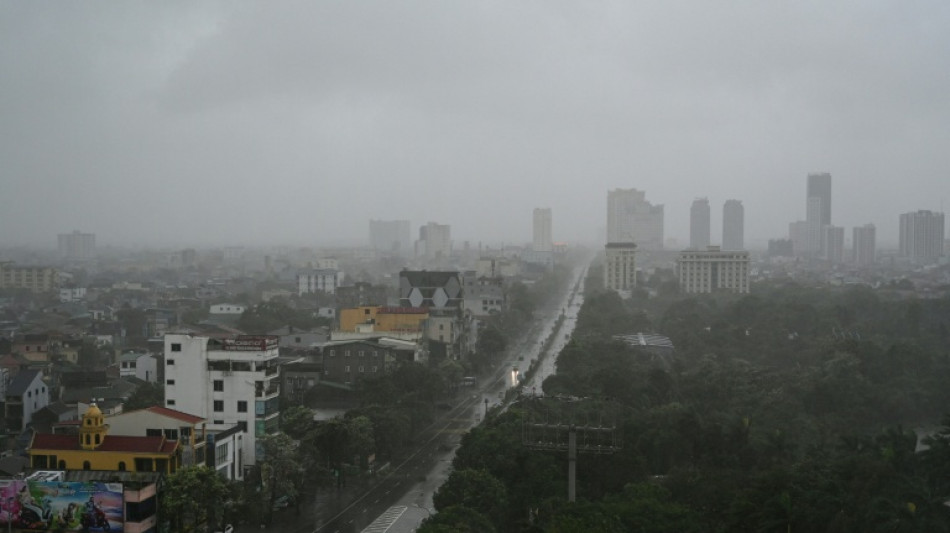 El tif&oacute;n Kajiki azota Vietnam y provoca el desalojo de decenas de miles de personas