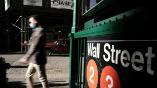 Wall Street ouvre en baisse, contrari&eacute;e par l'absence d'avanc&eacute;e diplomatique sur l'Ukraine