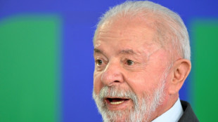 Lula chega &agrave; Fran&ccedil;a para primeira visita de Estado de um presidente brasileiro em 13 anos