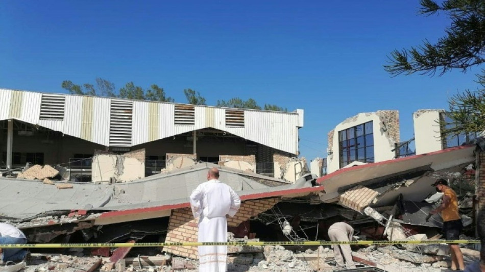 Sobe para 11 o n&uacute;mero de mortos em desabamento de igreja no M&eacute;xico