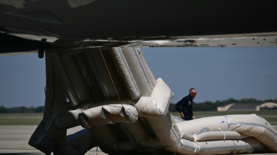 El avi&oacute;n catar&iacute; de Trump se retrasa por la inspecci&oacute;n de la rampa de evacuaci&oacute;n