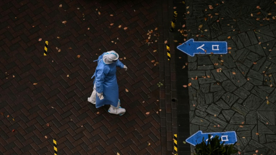 Los habitantes de Shangh&aacute;i se enfrentan a la polic&iacute;a por las medidas anticovid